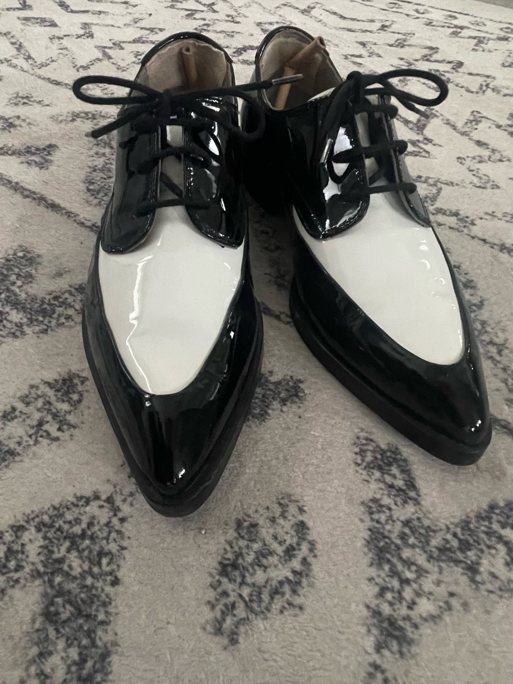 Black and White Patent Lace-Up women’s Dress Shoes, EU 37 - Picture 2 of 9